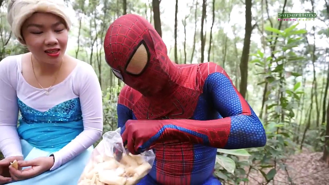 Frozen Elsa Vs Spiderman Zombie! Spiderman Fart & Poo Prank! Superhero Movies In Real Life DHY :)