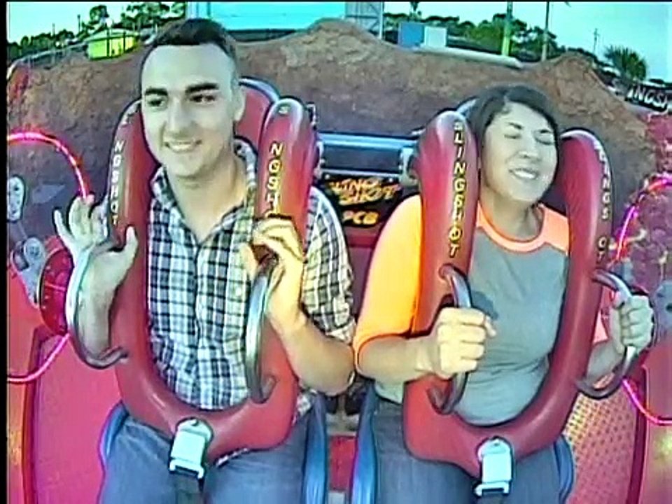 Un homme s'évanouit plusieurs fois dans un manège à sensation