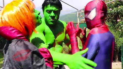 Is Lady Hulk Kissing Spiderman?! w/ Hulk, Frozen Elsa, Superman, Venom & Joker :)