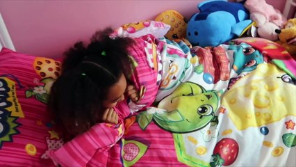 GIANT SPIDERS ATTACK GIRL COMPILATION MOVIE - Toys AndMe Skit-SKkK83l95q8