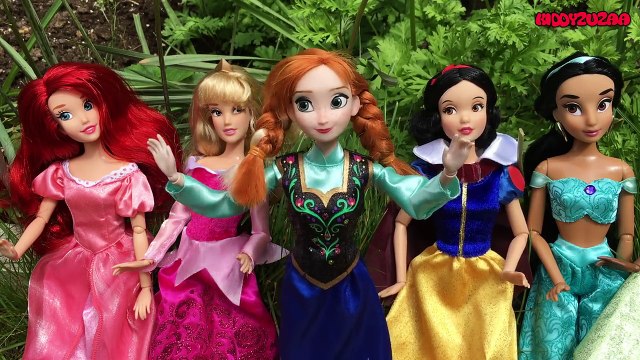 Disney Princess Toys Movie Frozen Elsa Anna Dolls - KINDER SURPRISE GIANT EGG HUNT CHALLENGE!-2kuZ3cVqfpk