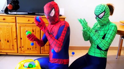 SPIDERMAN HIT VS Frozen Elsa !! spidergirl vs maleficent FREAKS Spider-Man Loses His Mask
