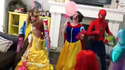#Frozen Elsa & Elsa baby vs Clown! w Spiderman, Joker girl, bad baby spiderman 2