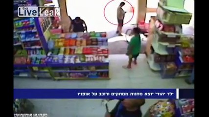 Doi palestinieni au injunghiat un copil de 13 ani.Imagini violente