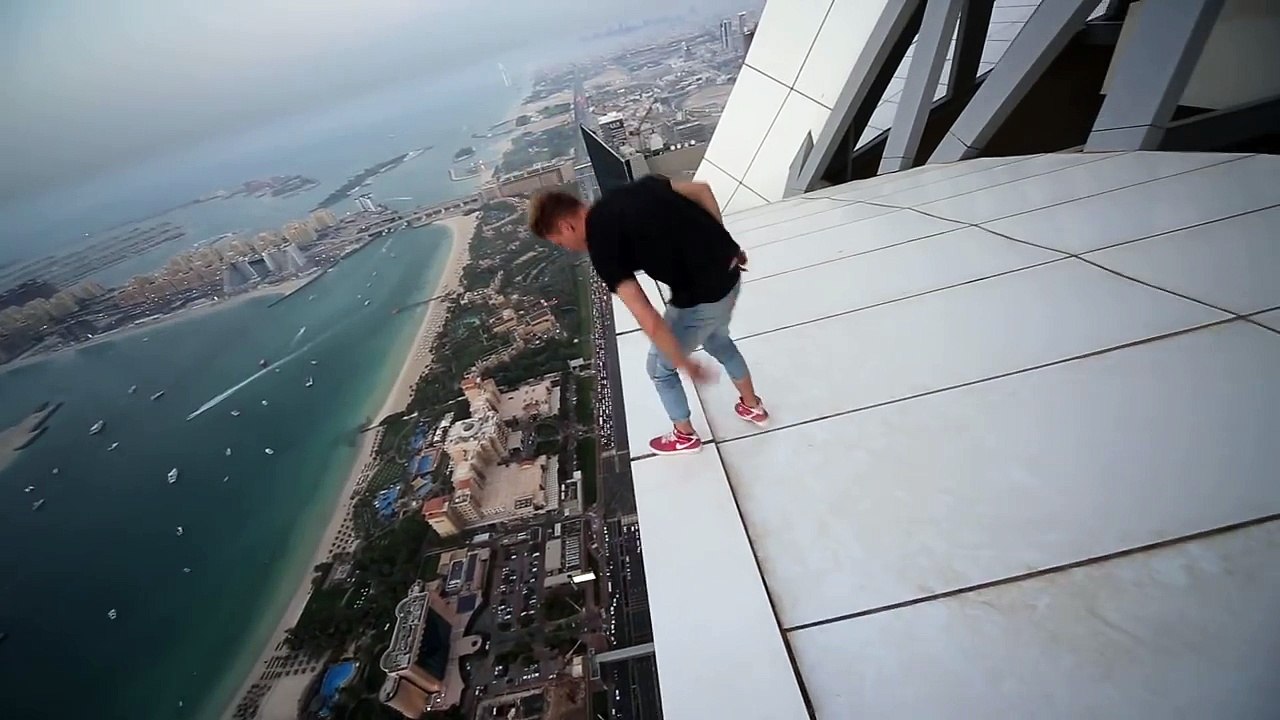 Daredevil spinning around on skyscraper