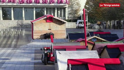 Brest. On installe des chalets devant la mairie