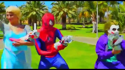 Siêu Nhân Spiderman và Nữ Hoàng Băng Giá Elsa Ngoài Đời Thực