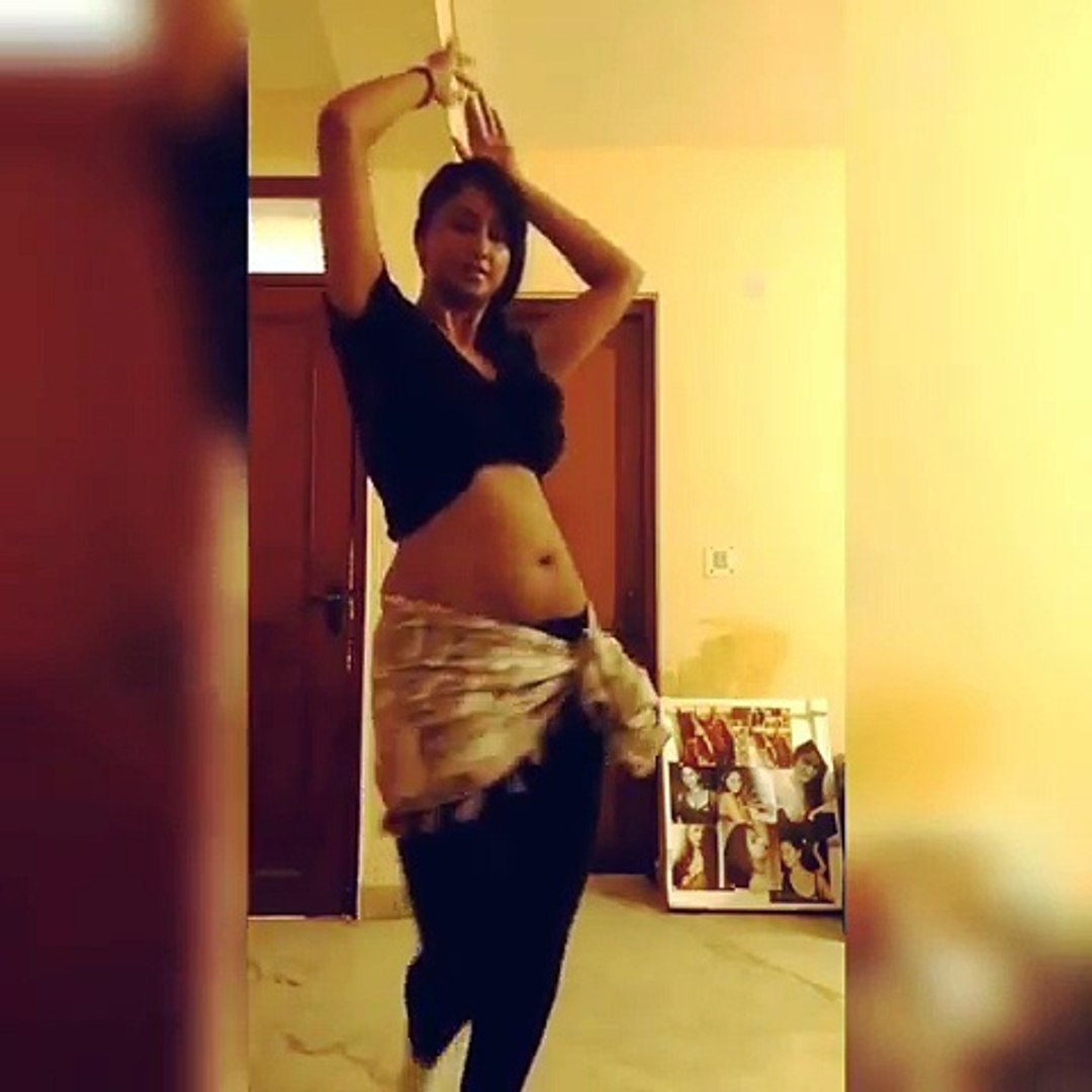 SENSUAL Belly dancing by DESI Babe - video Dailymotion