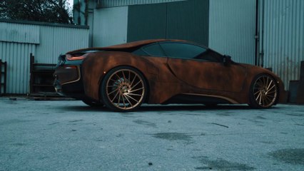 Une BMW customisée en mode voiture post-apocalyptique