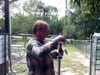 Une technique à la fois insolite et classe pour ouvrir une canette