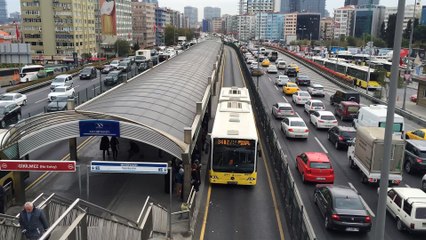 Istanbul Metrobus. Het openbaar vervoer dat nooit stopt...