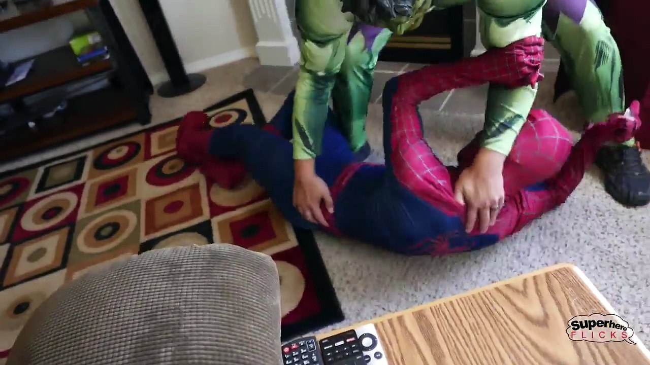 The Amazing Blue Spiderman vs Hulk in Real Life Crazy Afro Wig Superhero Movie