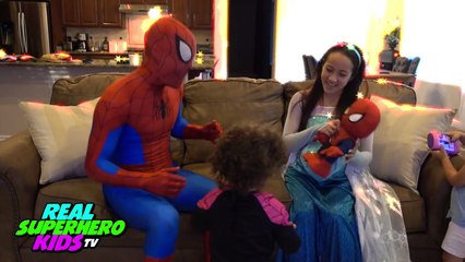 FROZEN ELSA PREGNANT VS SPIDERMAN Magic Show! Elsa loses her LEGS! Superhero Fun