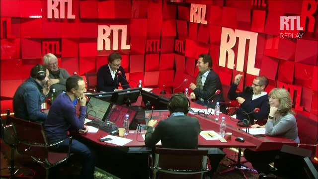 Régis Mailhot : pour son anniversaire, Stéphane Bern a le moral dans les bas de contention