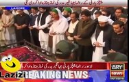 Maulana Tariq Jameel is Offering Funeral Prayer of Jahngir Badar at Lahore