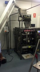 Envasadora de croquetas congeladas. Envasadora vertical envapack, pesadora lineal doble teflonada, elevadr y tolva de carga.www.envapackenvasadoras.com