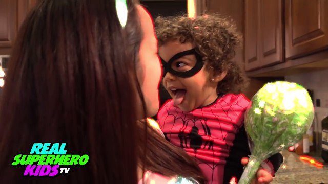 FROZEN ELSA POO COLORED BALLS vs PINK SPIDERGIRL PREGNANT vs JOKER Superhero Fun!