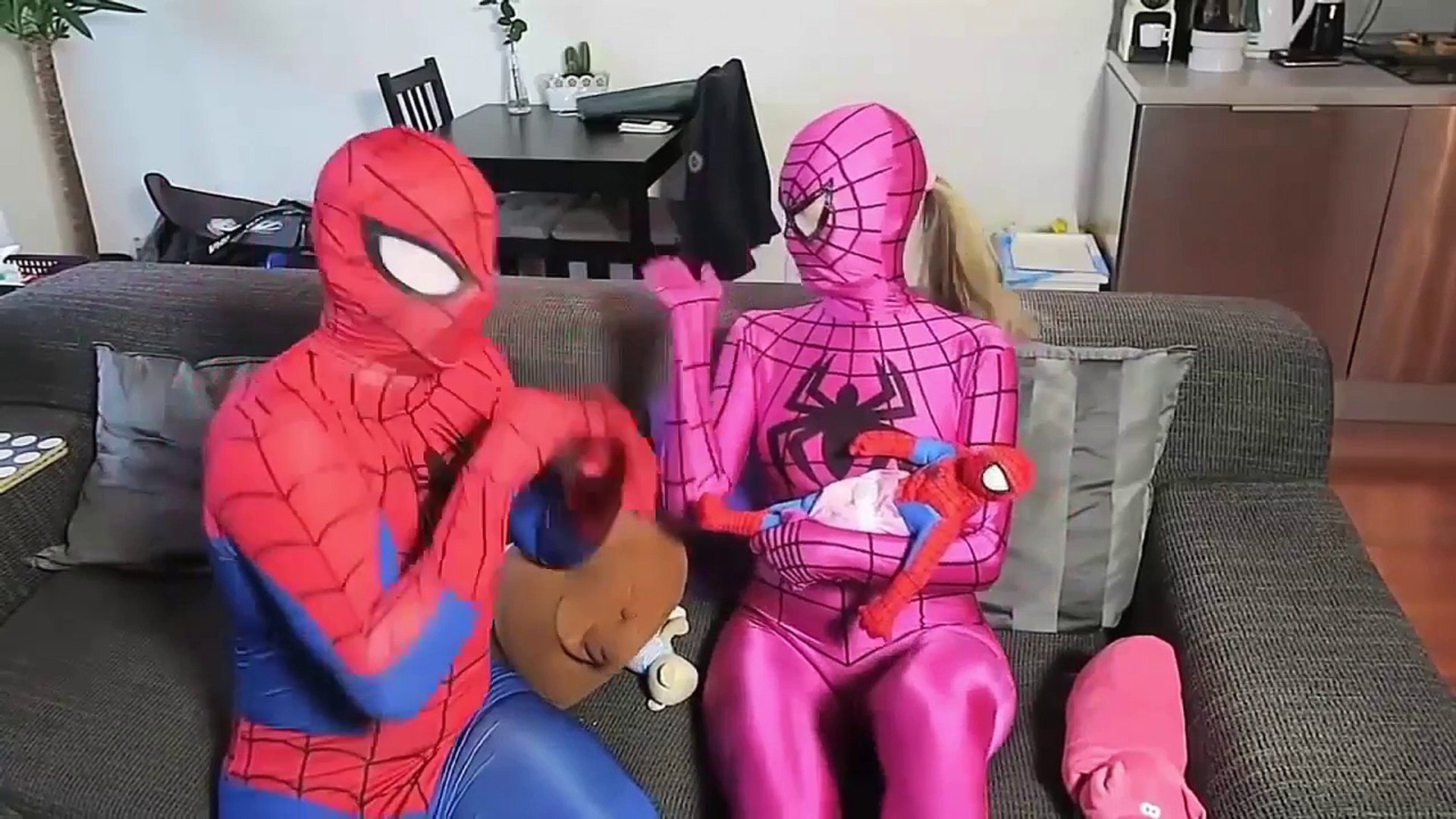 Spiderman hombre araña & Princesa Frozen Elsa Español - Dailymotion Video