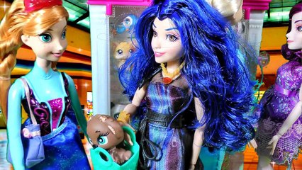 Download Video: Disney Descendants Mal Evie Frozen Elsa Anna Doll PART4 Barbie Vending Machine Carlos Shopkins & LPS-UzIliGDKaBE