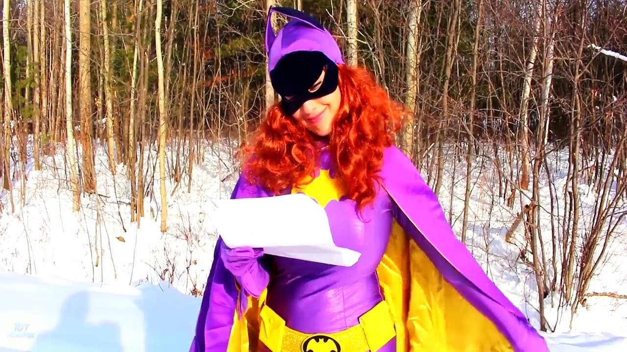 Batman Kisses Batgirl! w/ Spiderman, Frozen Elsa & Anna, Catwoman, Pink Spidergirl & Maleficent :)