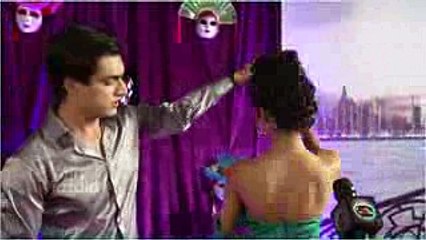 Naira & Kartik ROMANTIC Dance On ITA Red Carpet - Nominated For Best Jodi