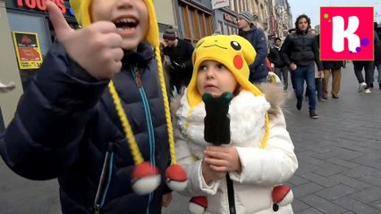 ВЛОГ Амстердам Катя и Макс покупают  Покемоны и Гигантский желейный БАНАН Очень МНОГО конфет и Медведь на палочке видео Mister Max & Miss Katy 2016