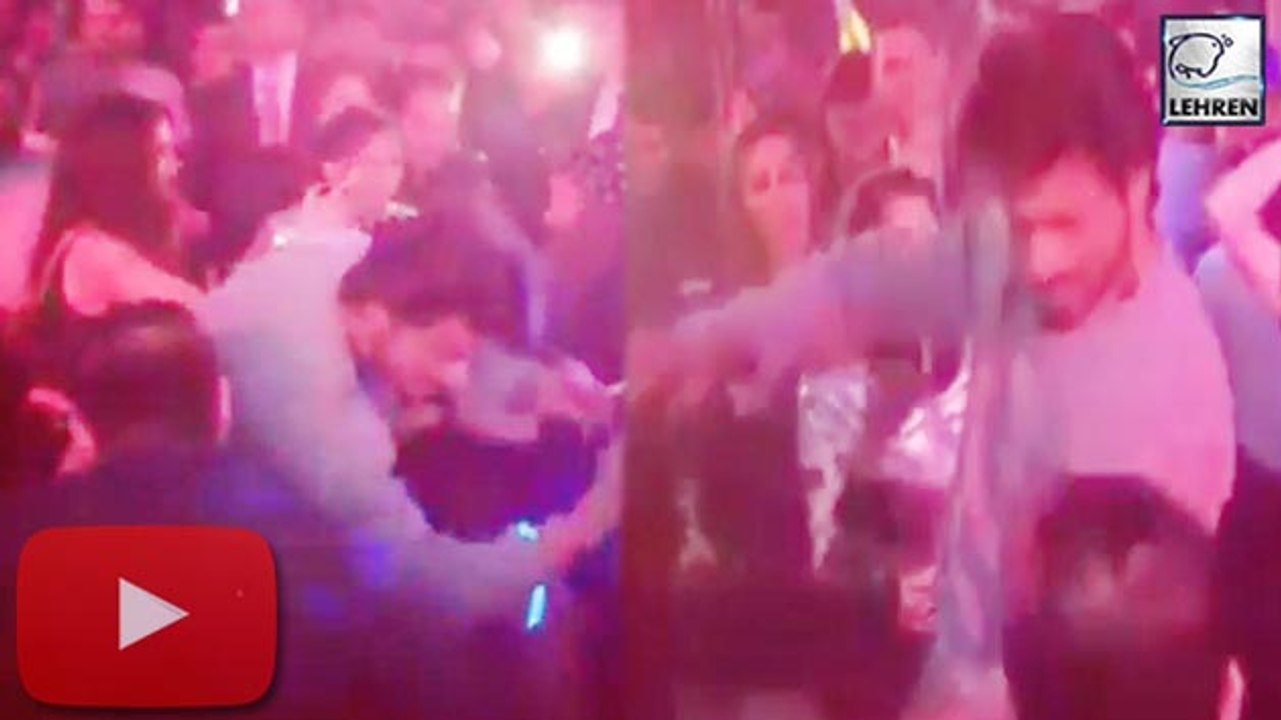 (Full Video) Shahrukh Khan's CRAZY DANCE At A Party