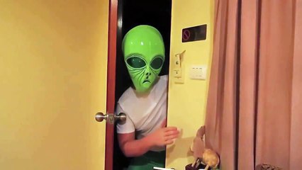 SPIDERMAN & SPIDERBABY vs ALIEN Superhero Fun in Real Life1