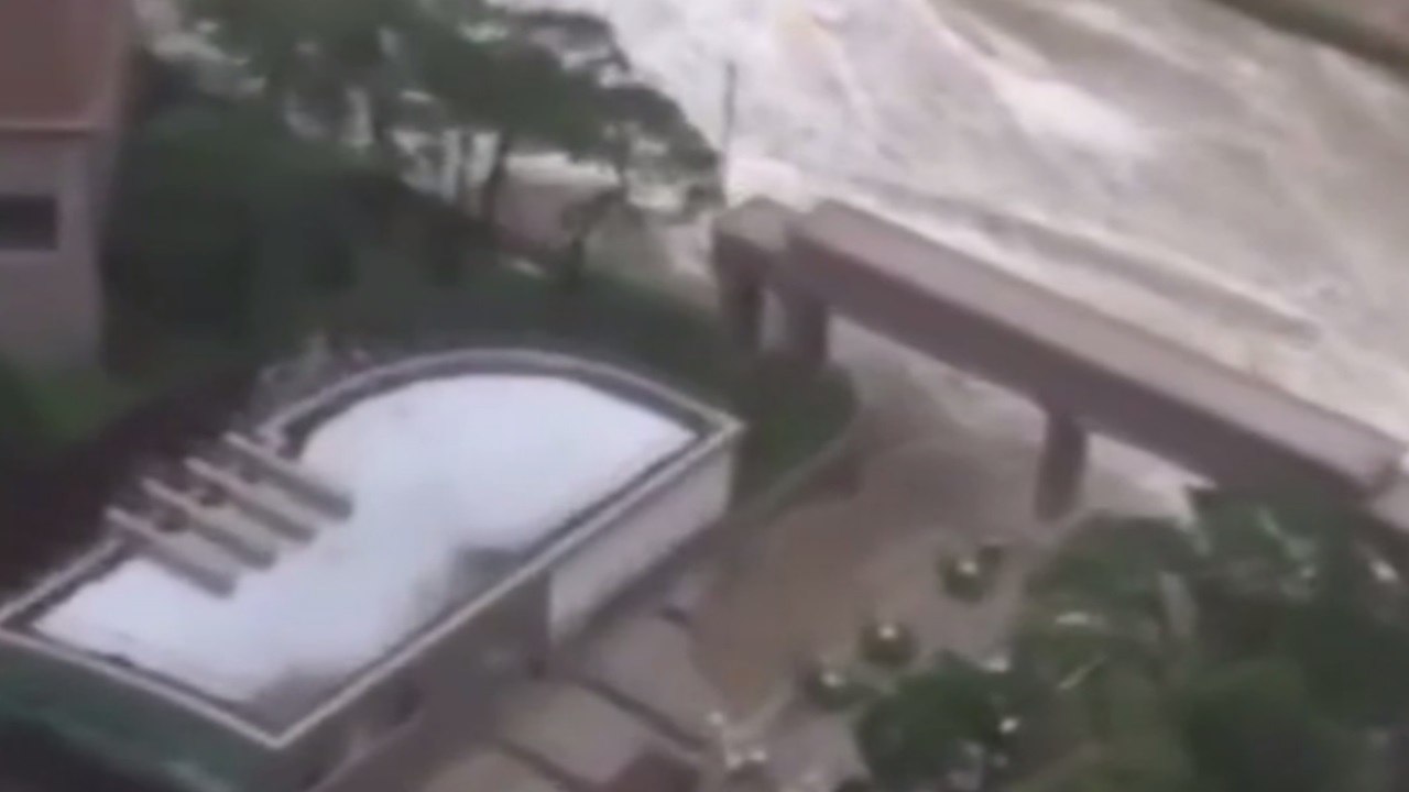 The sea goes wild - la mer dans tout ses etats - tsunami