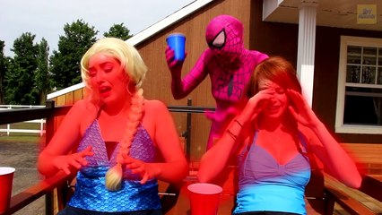 Download Video: Frozen Elsa & Annas SUNBURN! w/ Spiderman Pink Spidergirl Maleficent Hulk! Funny Superhero Video :)