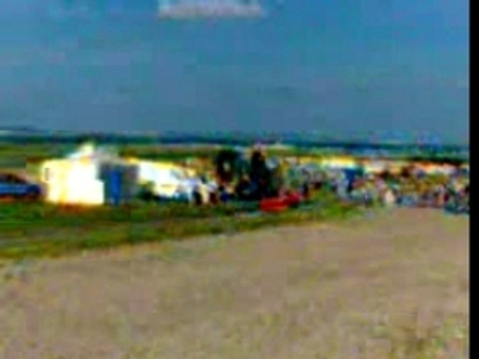 cours mongueux , flames sur bmw jaune