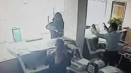 İstanbul’da taksicinin PTT soygunu kamerada