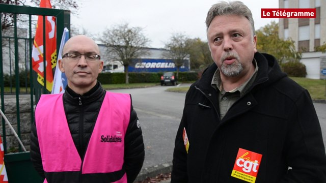 Pontivy. 30 agents rassemblés devant le centre des finances publiques