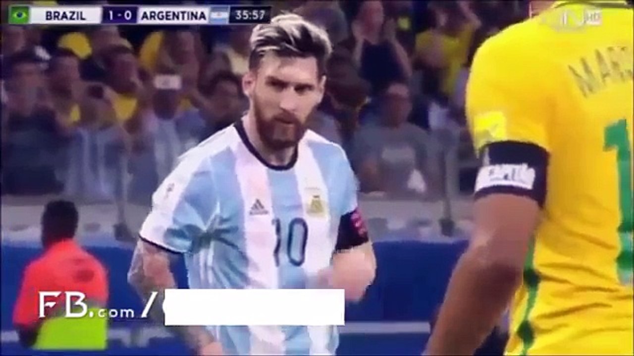 مارسيلو الغامض قام بجدارغريب ضد ركلة حرة لميسي ياترى كيف كان يفكر!