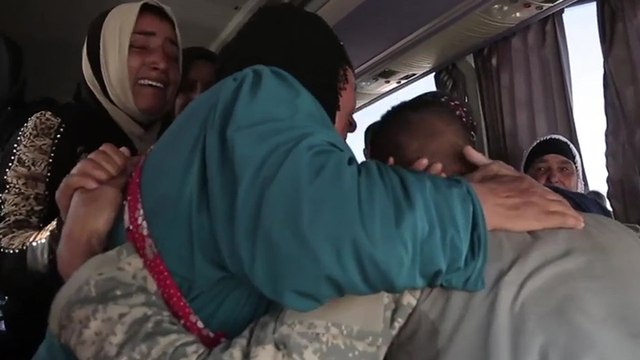 Un combattant retrouve sa mère après 2 ans de séparation