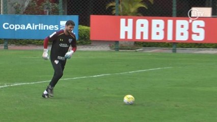 Denis acerta dez pênaltis seguidos em treino do São Paulo