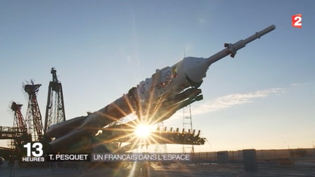 La fusée Soyouz et le Français Thomas Pesquet parés au décollage