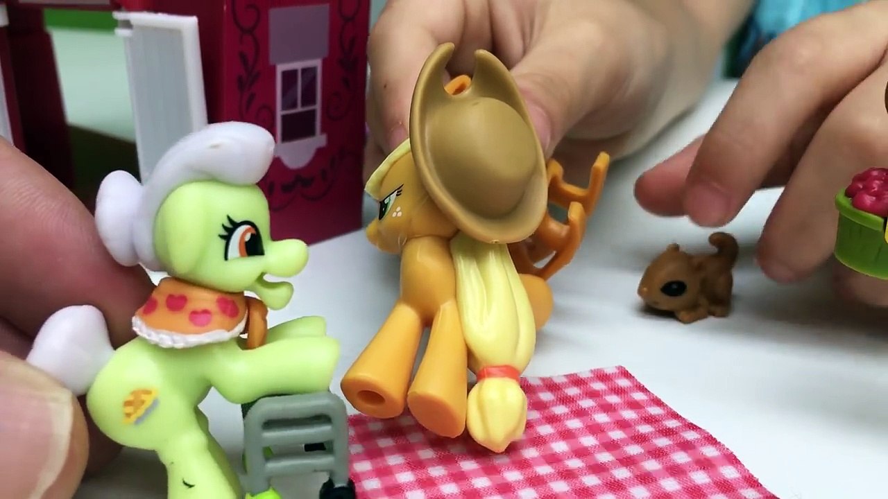 FUN MY LITTLE PONY BIG SURPRISE TOYS EGG Sweet Apple Acres Barn & Apple Jack MLP Toy Surprise Videos