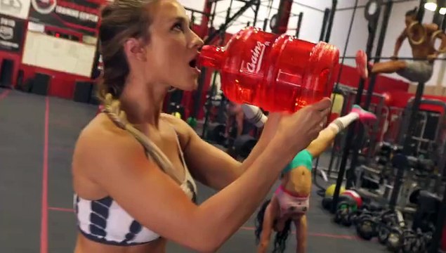 Un petit Mannequin Challenge dans une salle de sport avec de super jolies nanas