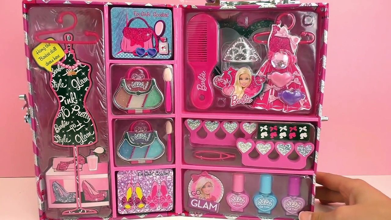 Barbie armoire du maquillage – Dreamhouse Makeup Set - Unboxing et Démo. Peins tout en rose!
