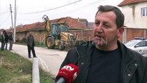 Me ndihmë të policisë në Llapushnik vendosen shtyllat e tensionit të lartë