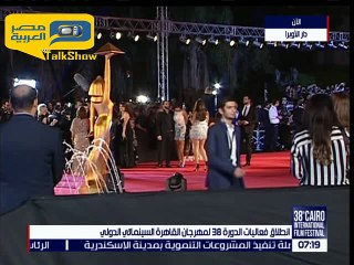 إيمان عن محمود عبد العزيز: كنت برميله هدومه  من البلكونة