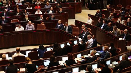 Parlamento israelense vota legalização de assentamentos