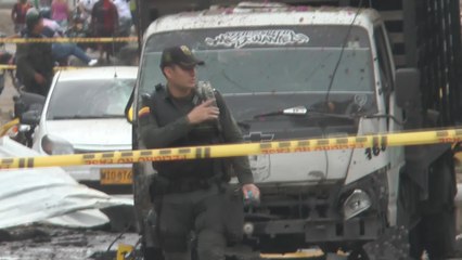 19 personas heridas deja atentado contra camión de la Policía colombiana
