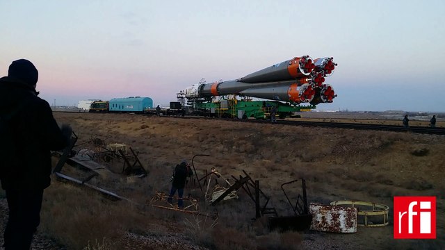 La sortie de la fusée Soyouz à Baïkonour