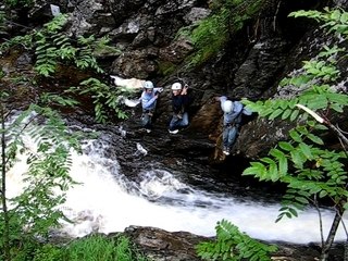 Sonia, Karine et Justine dans la rivière infernale
