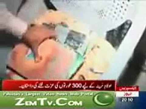 jali peer ka orton k sath zana krta pkra gea live dekhain