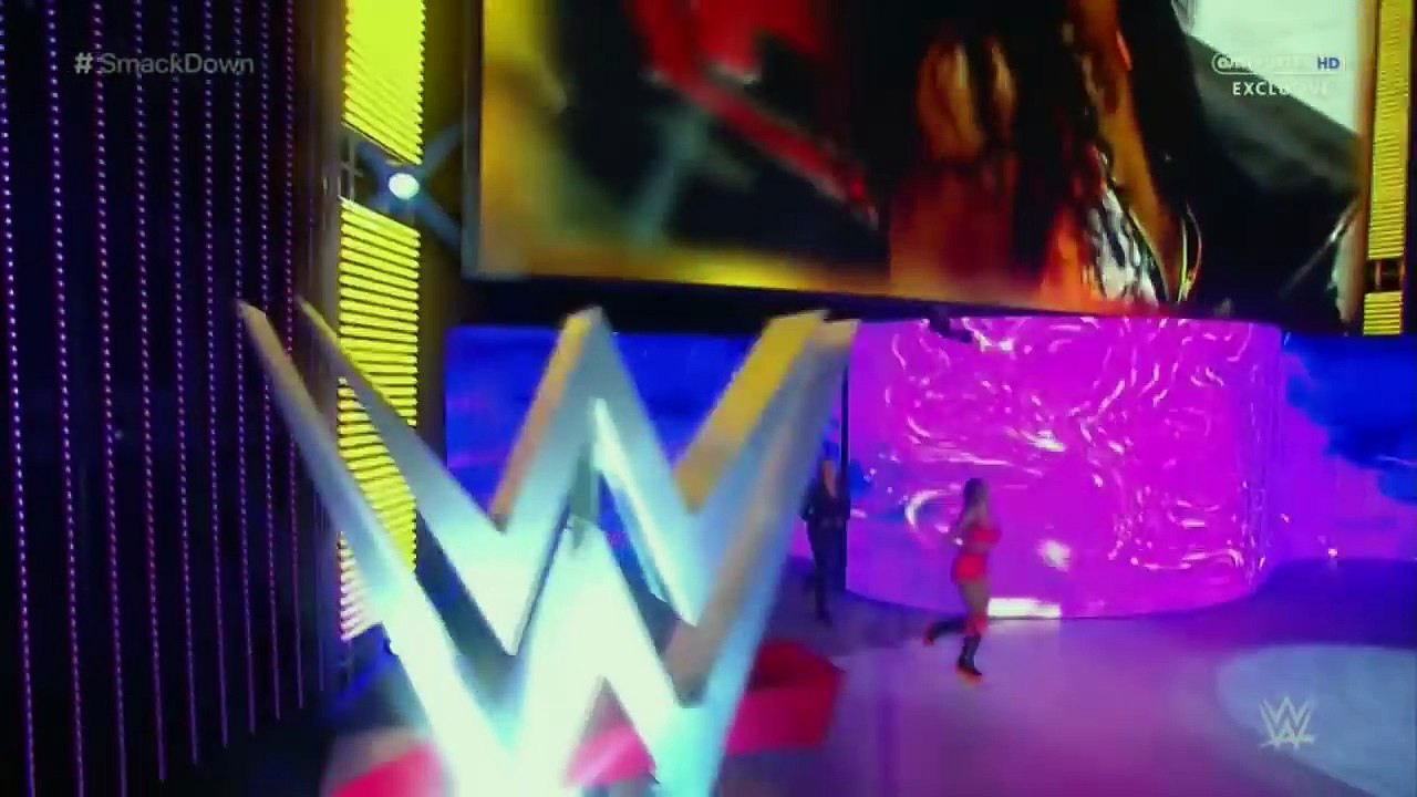 WWE SamckDown Paige vs Naomi