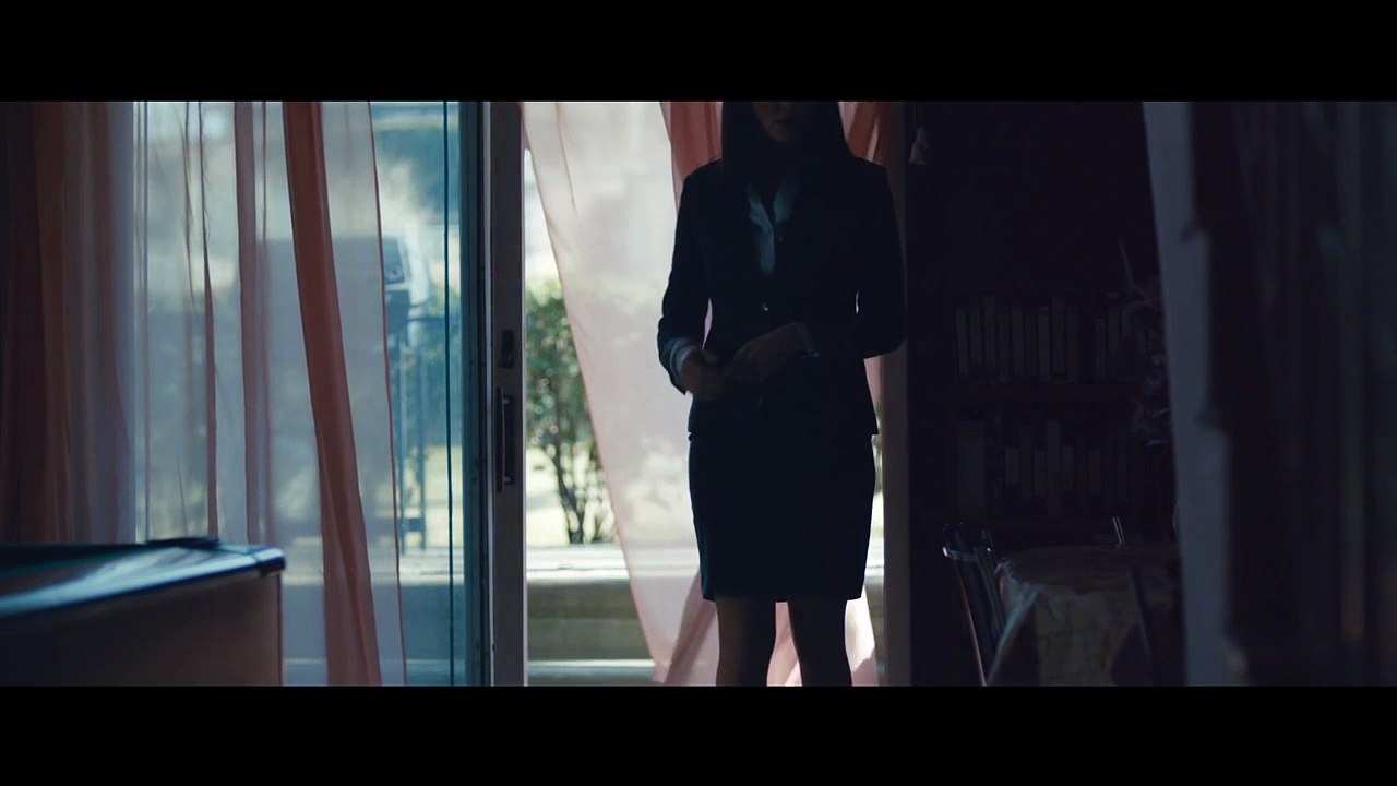 Бегущая от реальности (2016)