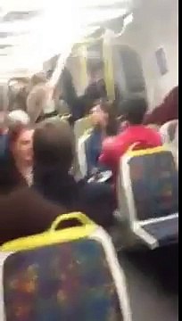 Completement bourrée elle pense que le métro est une boite de nuit